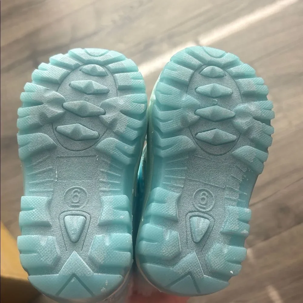 NEW Disney Frozen Lightup Faux Fur Light Blue Winter Boots Baby Size 6